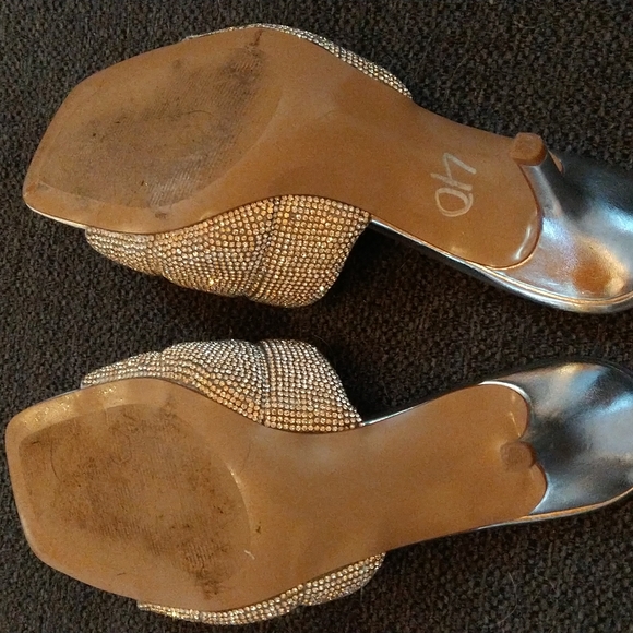 Rhinestone Steve Madden Puffy Slides! - Picture 3 of 5